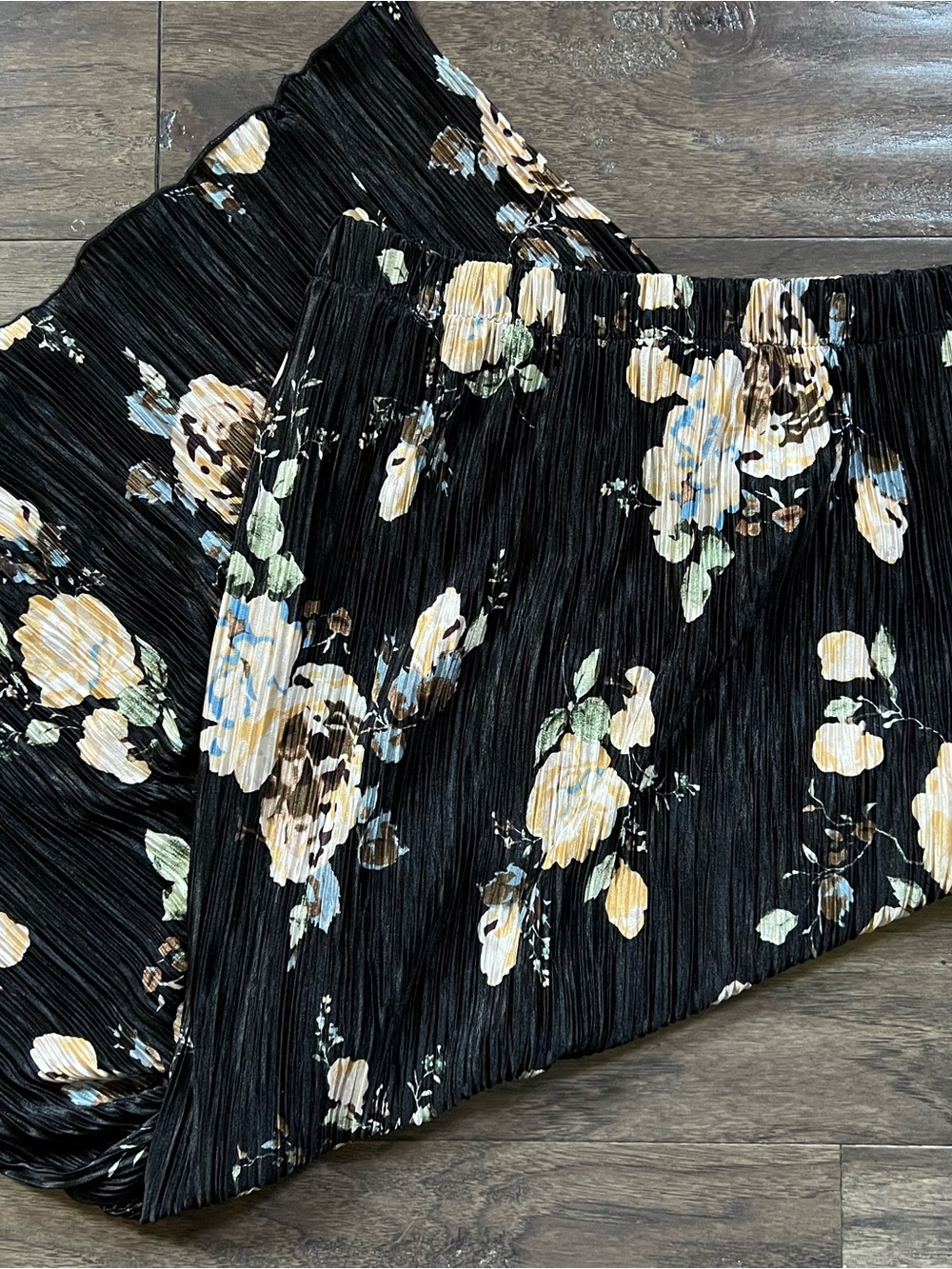 Everleigh Black Rose Print Midi Skirt